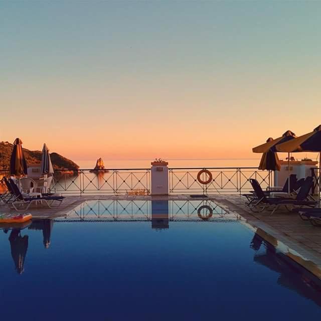 Sandy Bay studios room 1